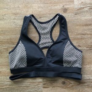 Forever 21 Sports Bra Large NWT Removable pads
